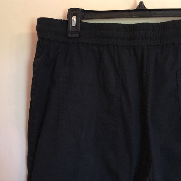 Sophisticated and elegant black cotton capris by Jones New York! - Picture 10 of 16